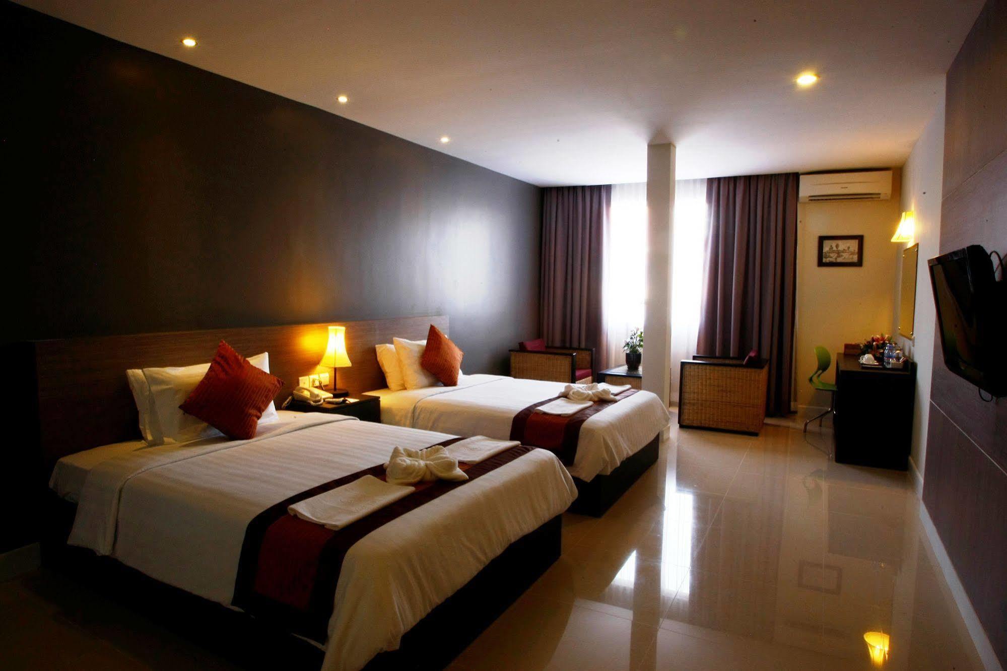 Altos Hotel Phnom Penh Zewnętrze zdjęcie